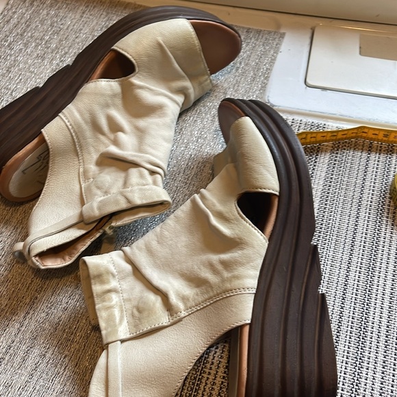 Miz Mooz cream, colored sandals - Picture 4 of 5